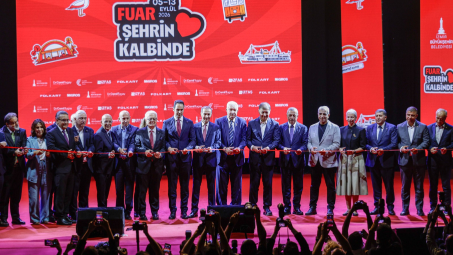 İzmir'in 95 yıllık çınarı kapılarını açtı