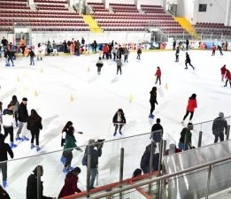 “Mahallede Dayanışma Var” projesiyle buz pistinde buluştular