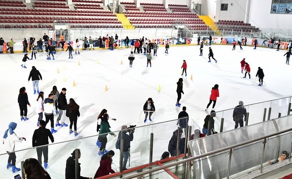 “Mahallede Dayanışma Var” projesiyle buz pistinde buluştular