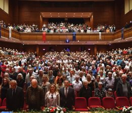 Ruhu genç İzmirliler gösterileriyle büyüledi