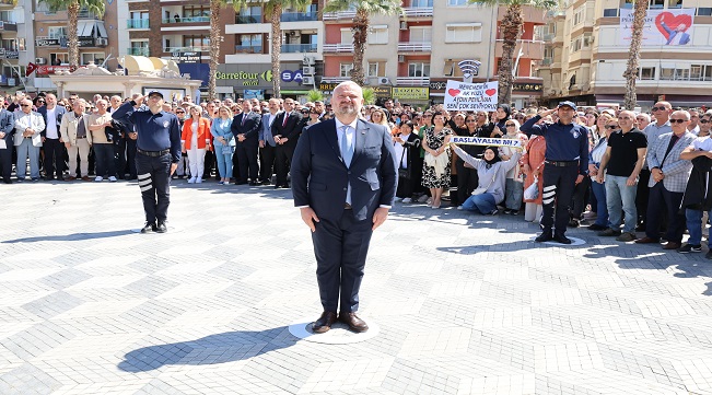 Mazbatasını Menemenliler eşliğinde aldı