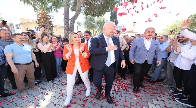 Mazbatasını Menemenliler eşliğinde aldı