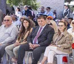 13. ALAÇATI OT FESTİVALİ ‘ÖZ’E DÖNÜŞ’ÜN COŞKUSUYLA BAŞLADI