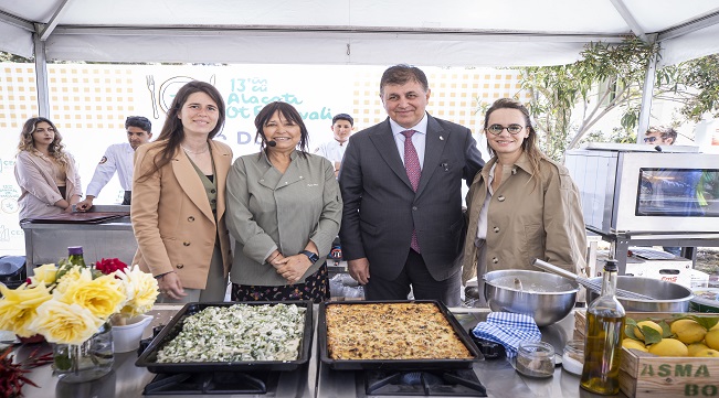 Başkan Tugay, Alaçatı Ot Festivali’nin açılışını yaptı