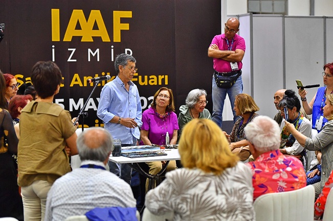 İzmirliler’den Sanat ve Antika Fuarı’na yoğun ilgi