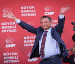 Başkan Tugay CHP’nin ‘Büyük Emekli Mitingi’ne katıldı