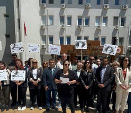 CHP KARŞIYAKA İLÇE ÖRGÜTÜ 13 YAŞINDAKİ KIZ ÇOCUĞUNA  YAPILAN CİNSEL İSTİSMARI  PROTESTO ETTİ