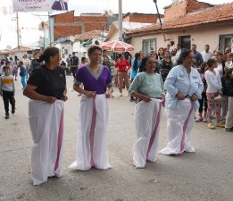 MENEMEN’DE HIDIRELLEZ COŞKUSU YAŞANDI