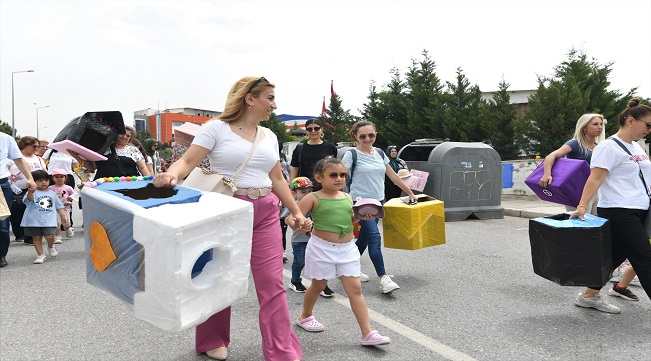 Bornova’da can dostlarına “minik” dokunuş
