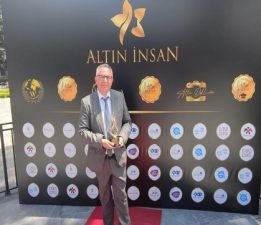 Kanserle mücadele de Türk doktora büyük ödül
