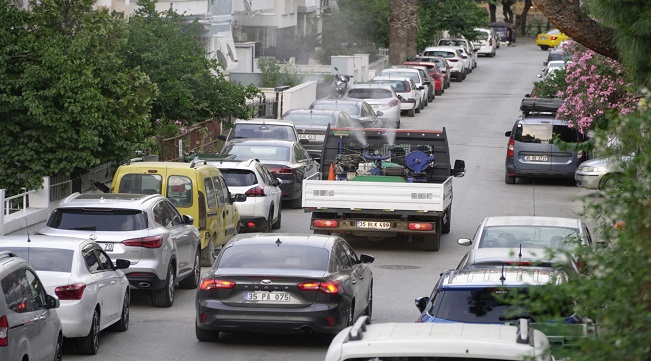 Karabağlar’da mahalle mahalle ilaçlama yapıldı