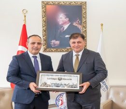 Başkan Tugay “kardeş kent” Lefkoşa Belediye Başkanı Harmancı’yı ağırladı