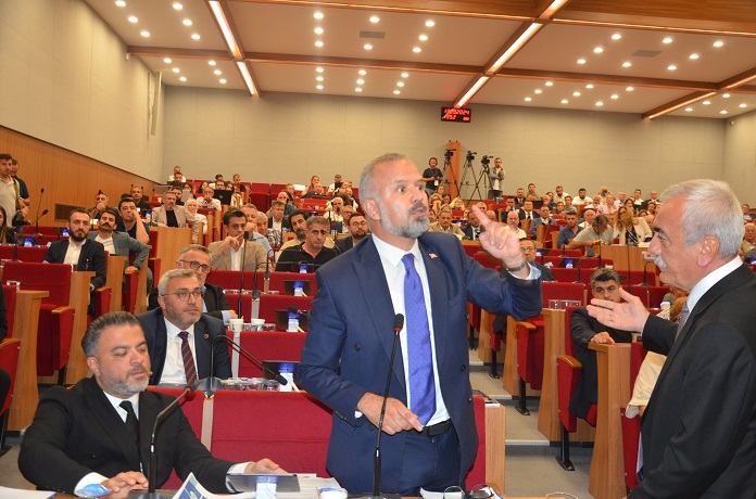 İzmir Büyükşehir Belediyesi AK Parti Grubu’ndan CHP’li Ekşi’ye ard arda sert açıklamalar