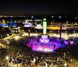 Atatürk Meydanı’nda Cumhuriyet ruhuna yakışır konser