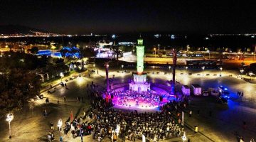 Atatürk Meydanı’nda Cumhuriyet ruhuna yakışır konser