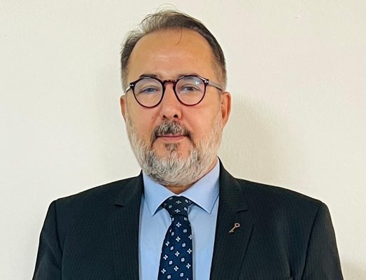 Kadın; toplumun temel taşı, emeğin, üretkenliğin ve fedakârlığın en büyük temsilcisidir.