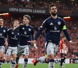 Manchester United finale göz kırptı