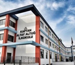 İzmir’de Mezuniyet Töreni Tartışması