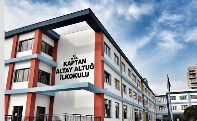 İzmir’de Mezuniyet Töreni Tartışması
