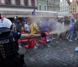 UEFA Avrupa Konferans finali öncesi kavga çıktı