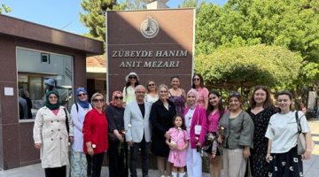 İzmir Siyasetinde Anneler Günü’ne Yakışan Fotoğraf