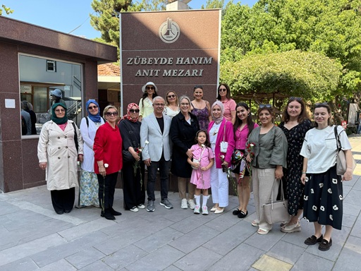 İzmir Siyasetinde Anneler Günü’ne Yakışan Fotoğraf