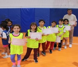 KARŞIYAKA’DA İLKOKULLAR ARASI İFET OYUNLARI BAŞLADI