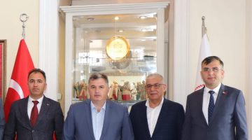 AK Parti İzmir İl Yöneticilerinden Turizm İl Müdürü Dr. Sadık Doğruer’e Övgü Dolu Sözler: Sağlıkta Da, Yerel Yönetimlerde De Başarılı