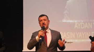 EGEBAYDER Ege Basın Yayın Derneği Başkanı Aydan Yalçın’a Anlamlı Ödül