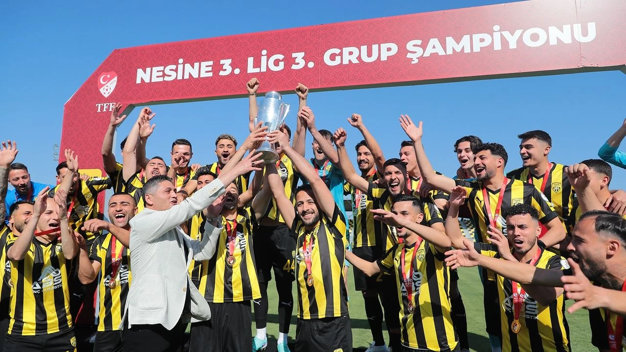 Aliağa Futbol’da kupa futbolcularda