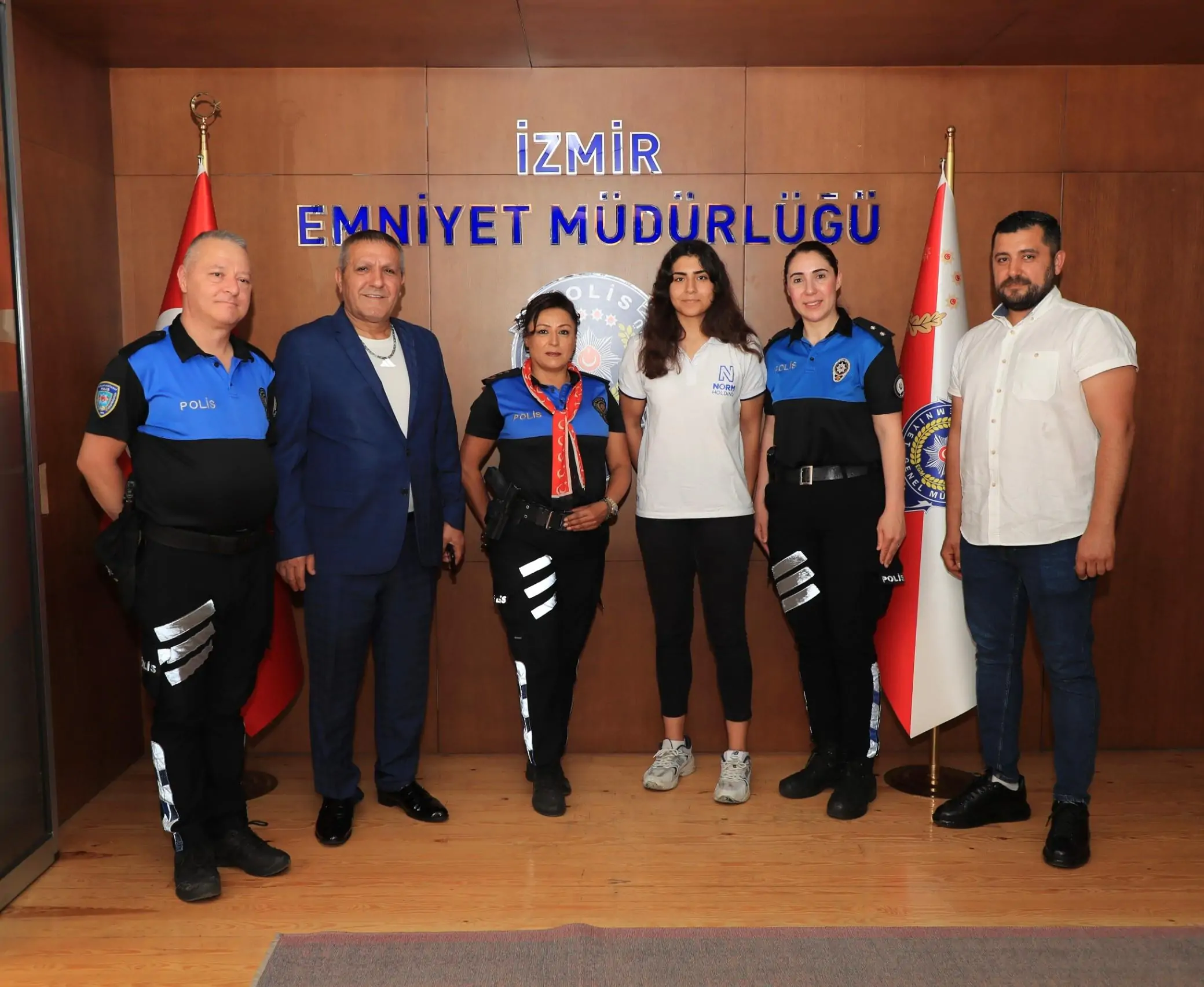 İzmirli Şampiyon Sporcuya Emniyetten Anlamlı Destek: Asya İrem Güneş’e Makamda Tebrik