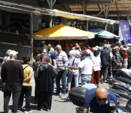 Aydın Büyükşehir, Kuşadası’nda vatandaşlara fideler dağıttı