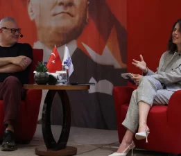 Levent Üzümcü, Çeşme’de ‘sanat ve yaşam’ üzerine konuştu