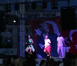 Dansın ve müziğin kalbi Çiğli’de attı
