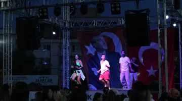 Dansın ve müziğin kalbi Çiğli’de attı