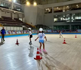 Buz Sporları Salonu’nda tekerlekli paten eğitimi