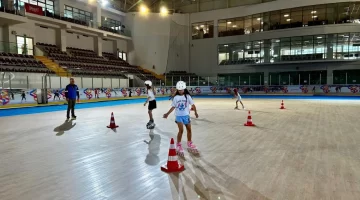 Buz Sporları Salonu’nda tekerlekli paten eğitimi