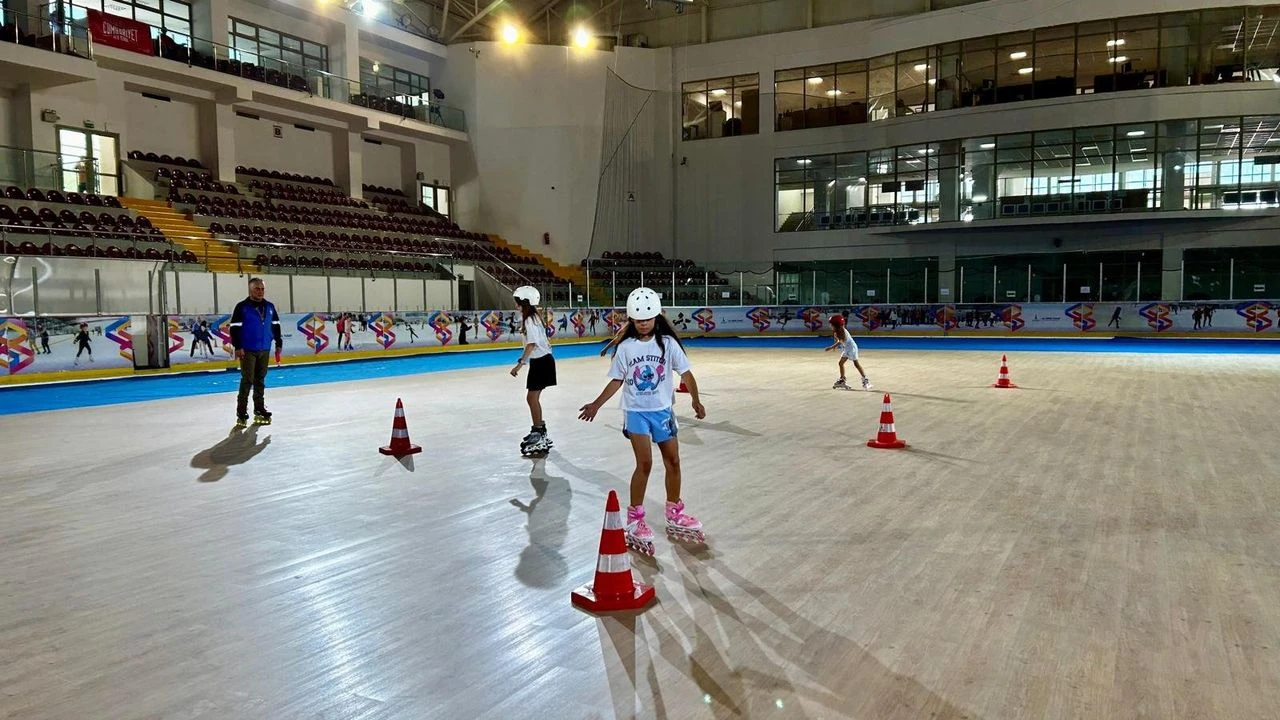 Buz Sporları Salonu’nda tekerlekli paten eğitimi
