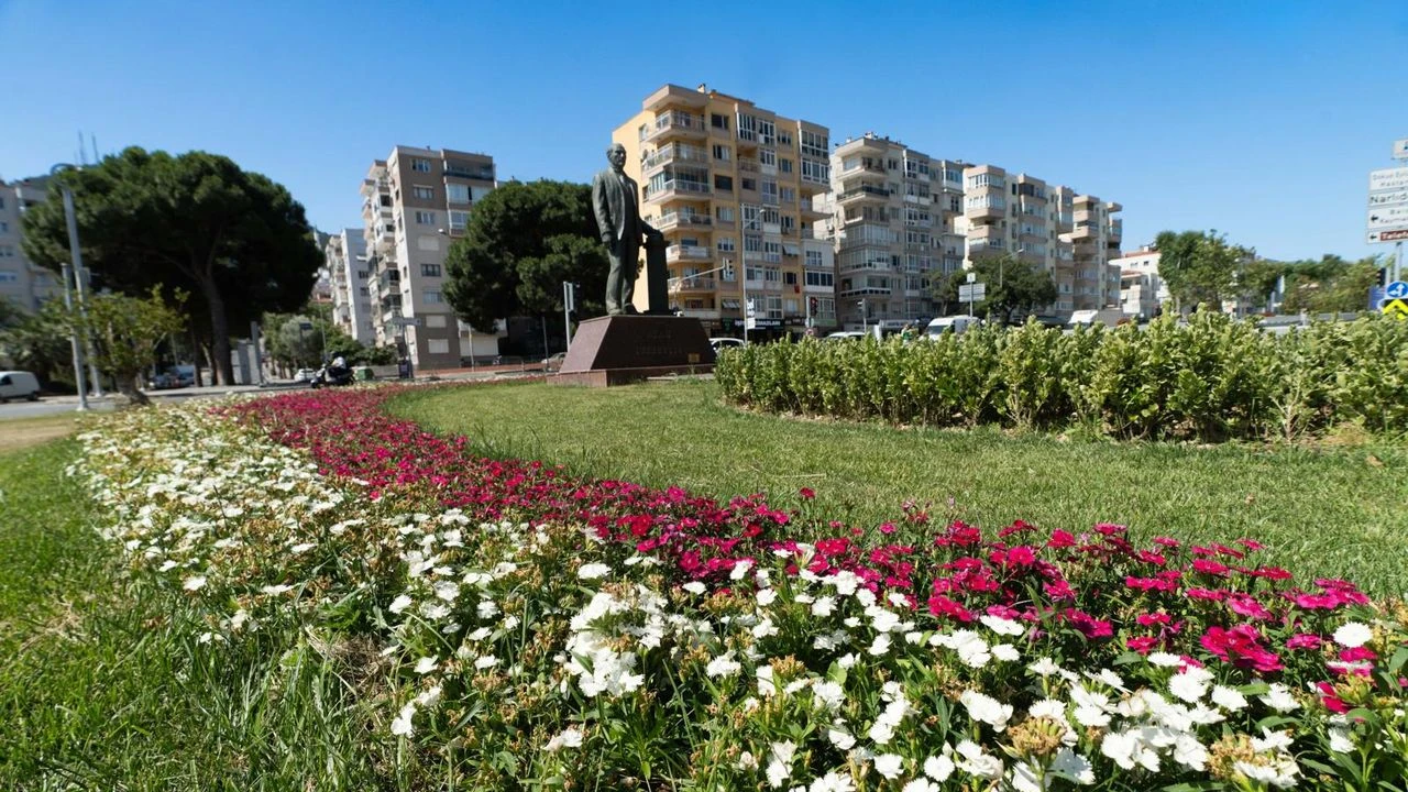 İzmir’e yaz dokunuşu
