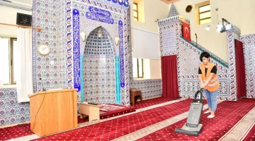 Çiğli’de camiler bayrama hazır
