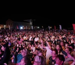 Deniz, Kum, Güneş ve Halk Oyunlarıyla Dolu Unutulmaz Bir Gece!