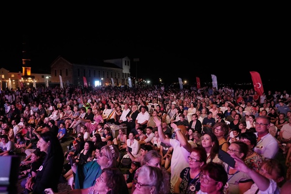 Deniz, Kum, Güneş ve Halk Oyunlarıyla Dolu Unutulmaz Bir Gece!