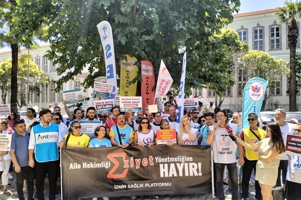 AİLE HEKİMLİĞİ ÇALIŞANLARINDAN İZMİR’DE TEPKİ: ZULÜM YÖNETMELİĞİNE SON VERİN!