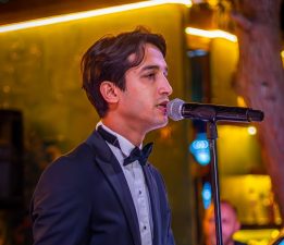 “Gassal” Filmiyle Yükselişe Geçen Şahin Kendirci, İlk Kez İzmir Sahnesinde