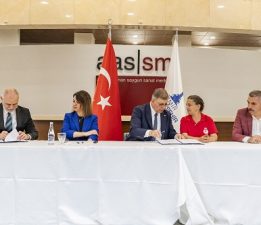 İzmir Büyükşehir Belediyesi ile İZELMAN arasında süren TİS’te imzalar atıldı