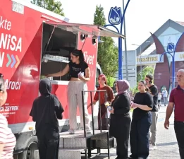 Manisa Büyükşehir, YKS günü öğrencilerin yanındaydı