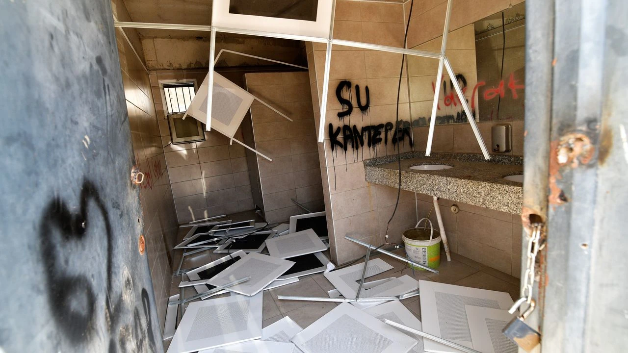 Bornova’da vandalizm… Pazaryerine saldırı!