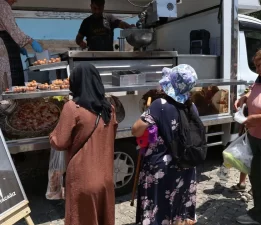 Güzelbahçe’de Ferdi Zeyrek adına lokma döküldü
