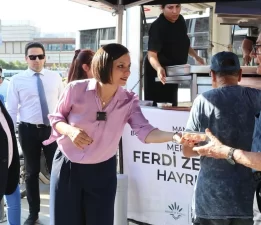 Karabağlar Belediyesi’nden Ferdi Zeyrek anısına lokma ikramı