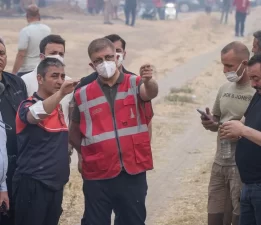 Başkan Tugay, ‘2 helikopter var’ dedi: Havadan müdahale yetersiz!